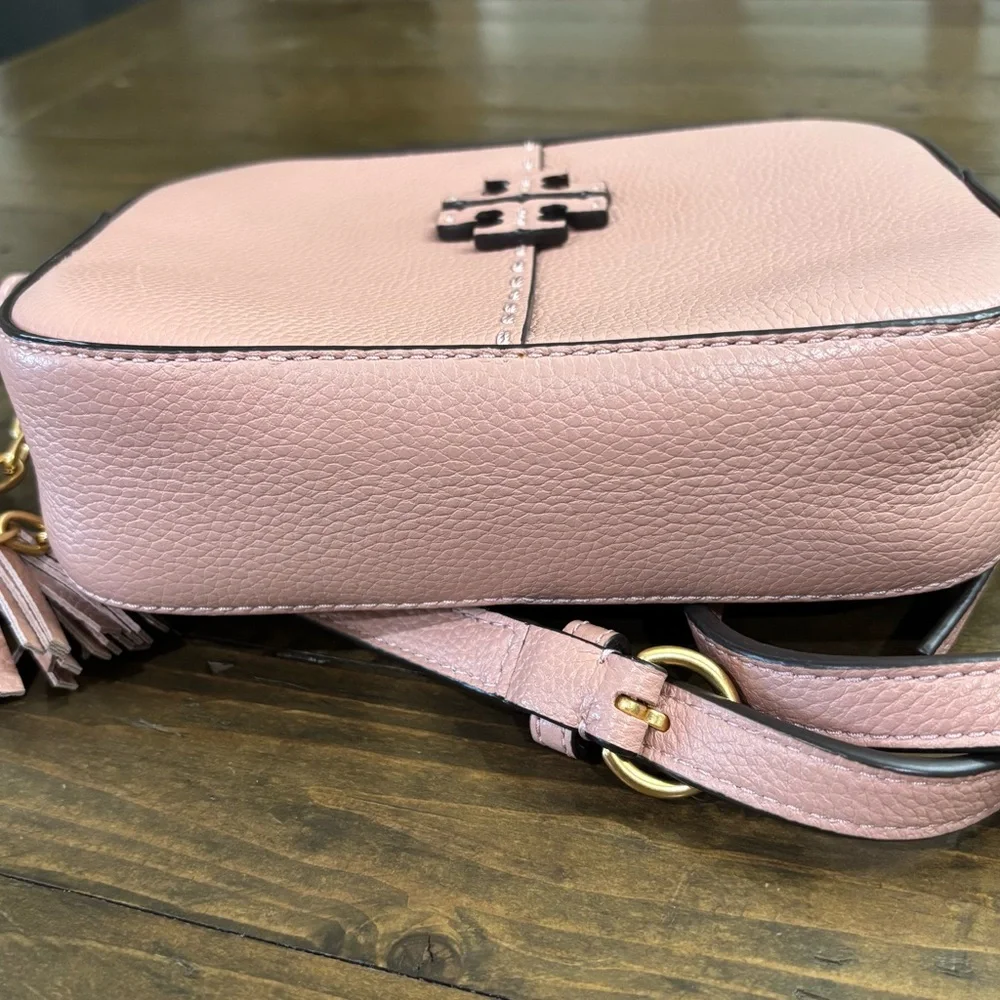Tory Burch McGraw Camera Bag in Blush Pink - Picture 7 of 9